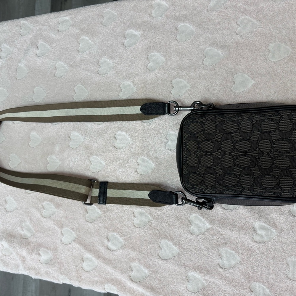 Men's Black and Tan Crossbody Bag - Picture 1 of 2